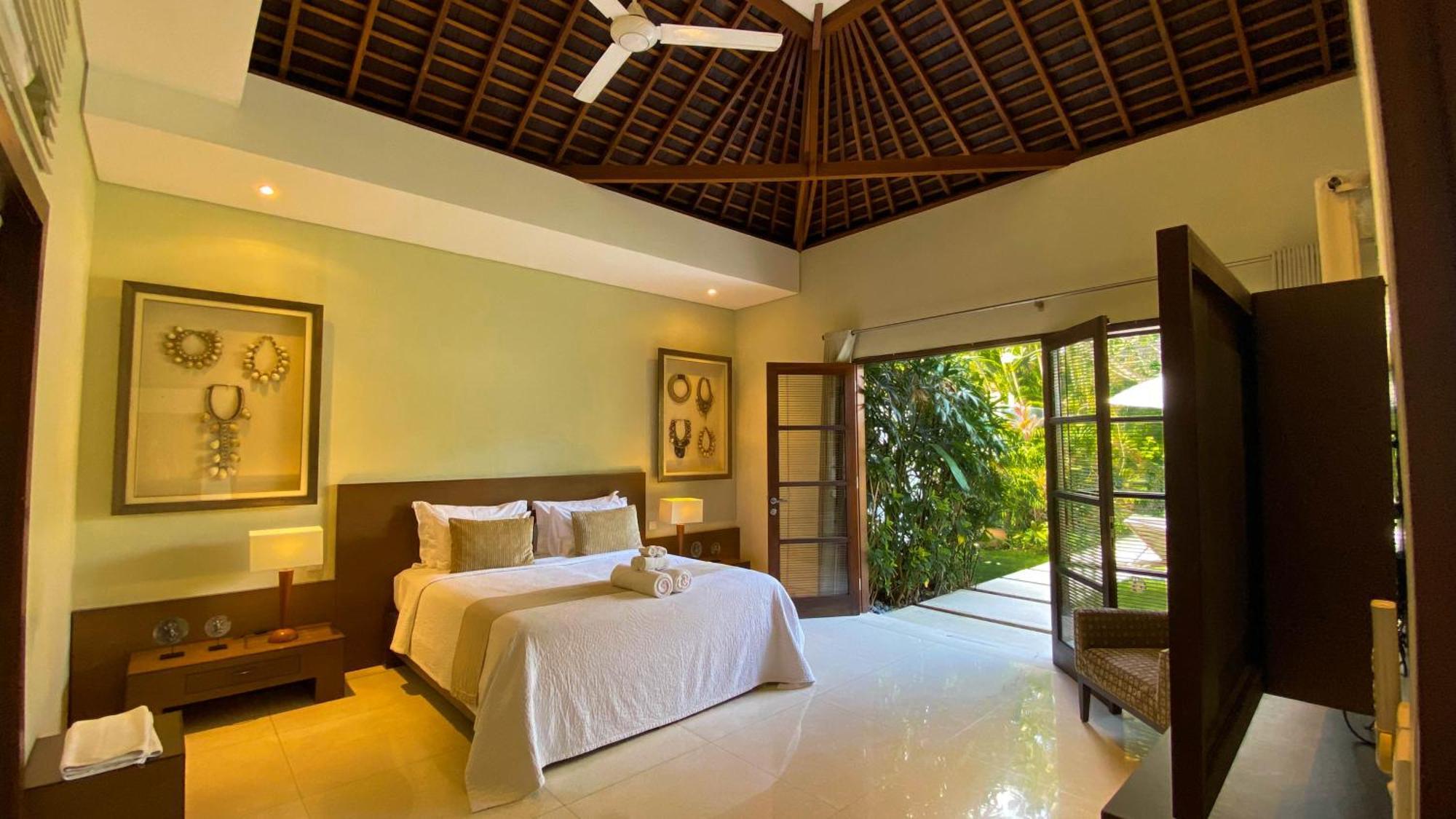 Nyaman Villas Seminyak Exterior photo