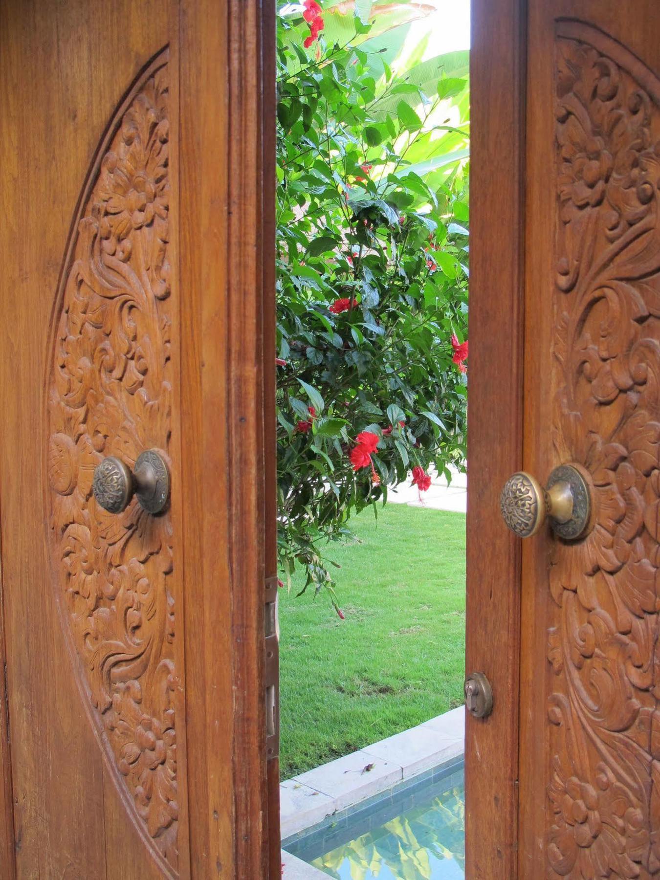 Nyaman Villas Seminyak Exterior photo